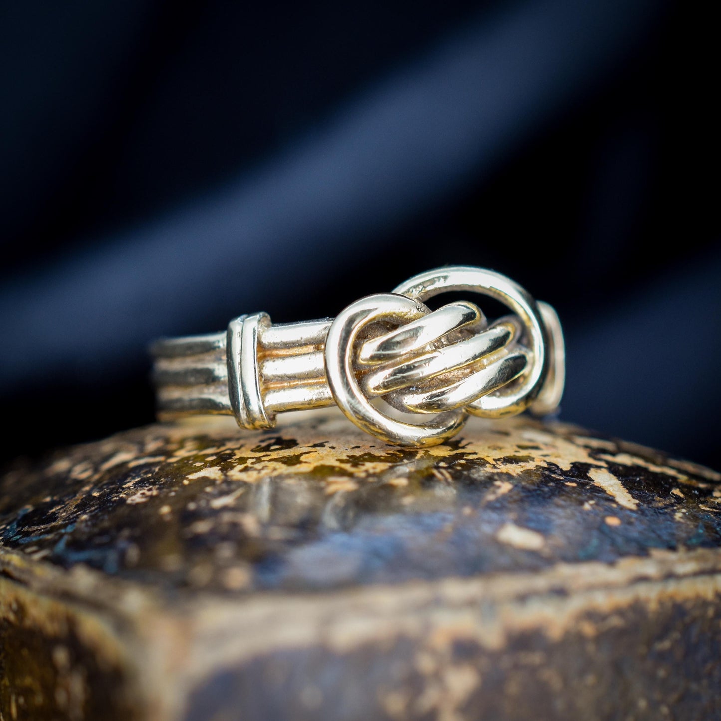 Vintage '1993' Lovers Knot 9ct Gold Ring Band