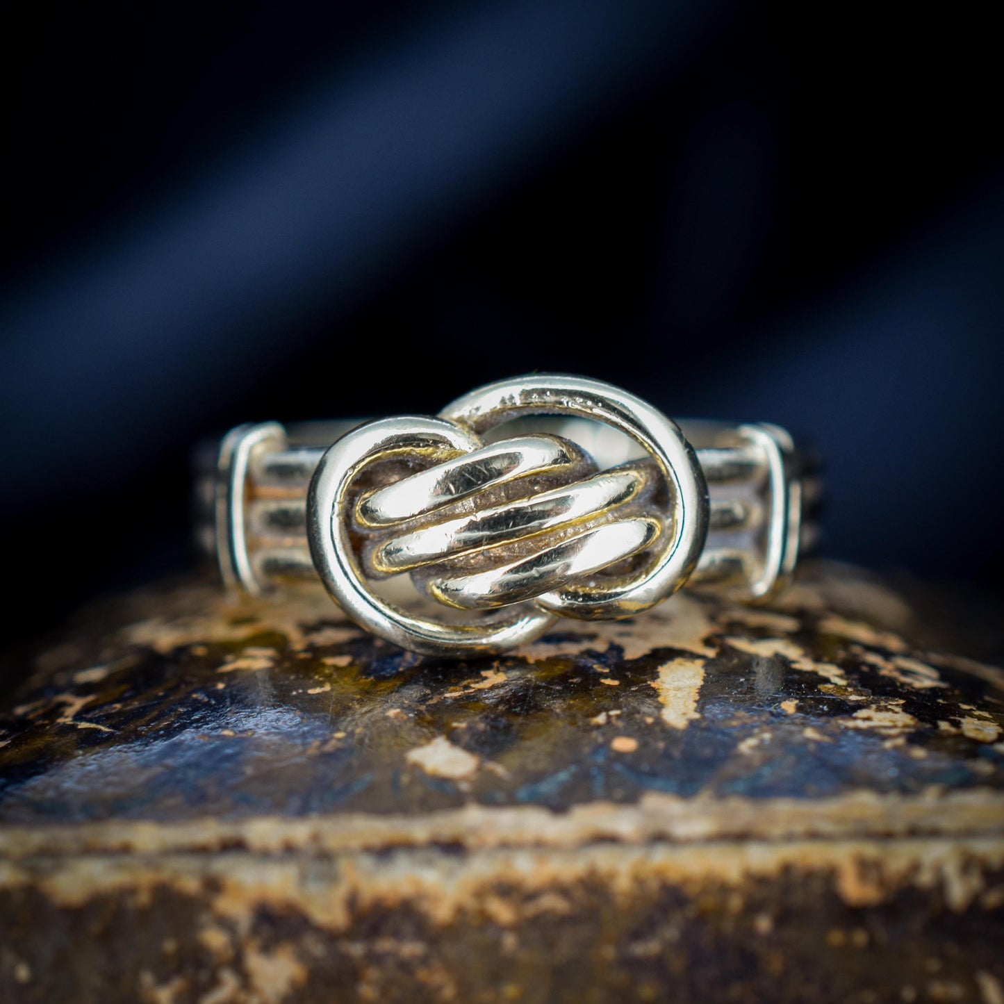 Vintage '1993' Lovers Knot 9ct Gold Ring Band