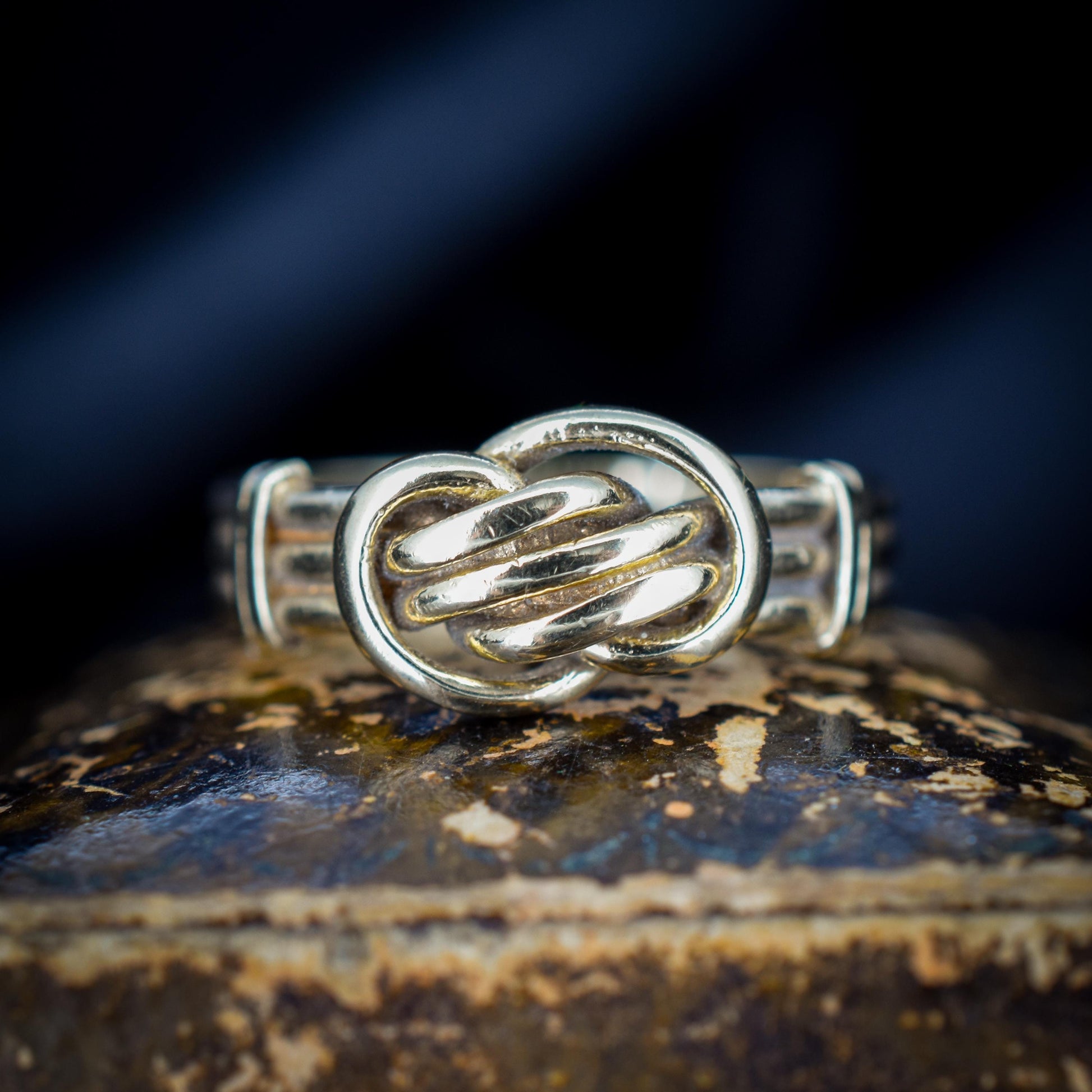 Vintage '1993' Lovers Knot 9ct Gold Ring Band