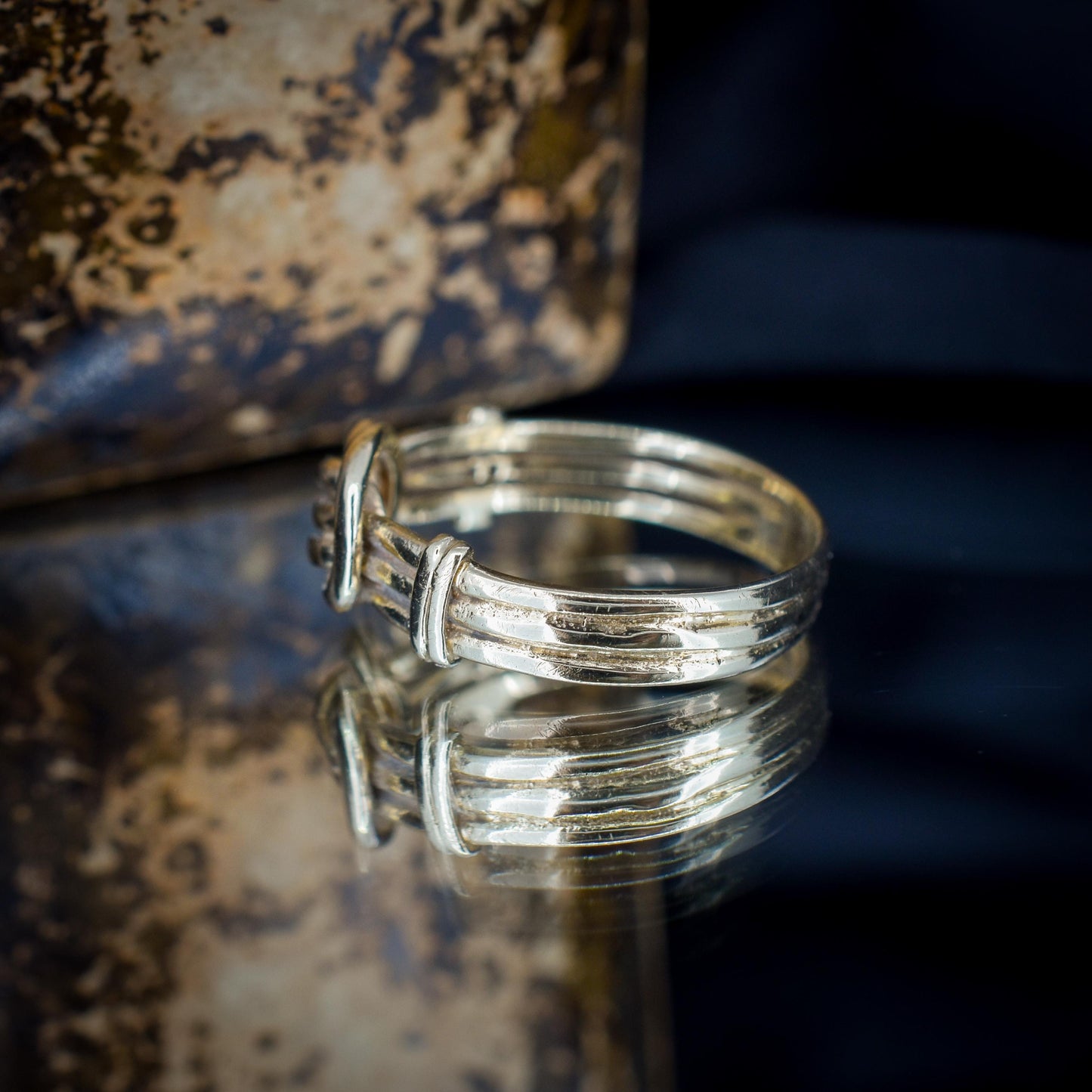 Vintage '1993' Lovers Knot 9ct Gold Ring Band
