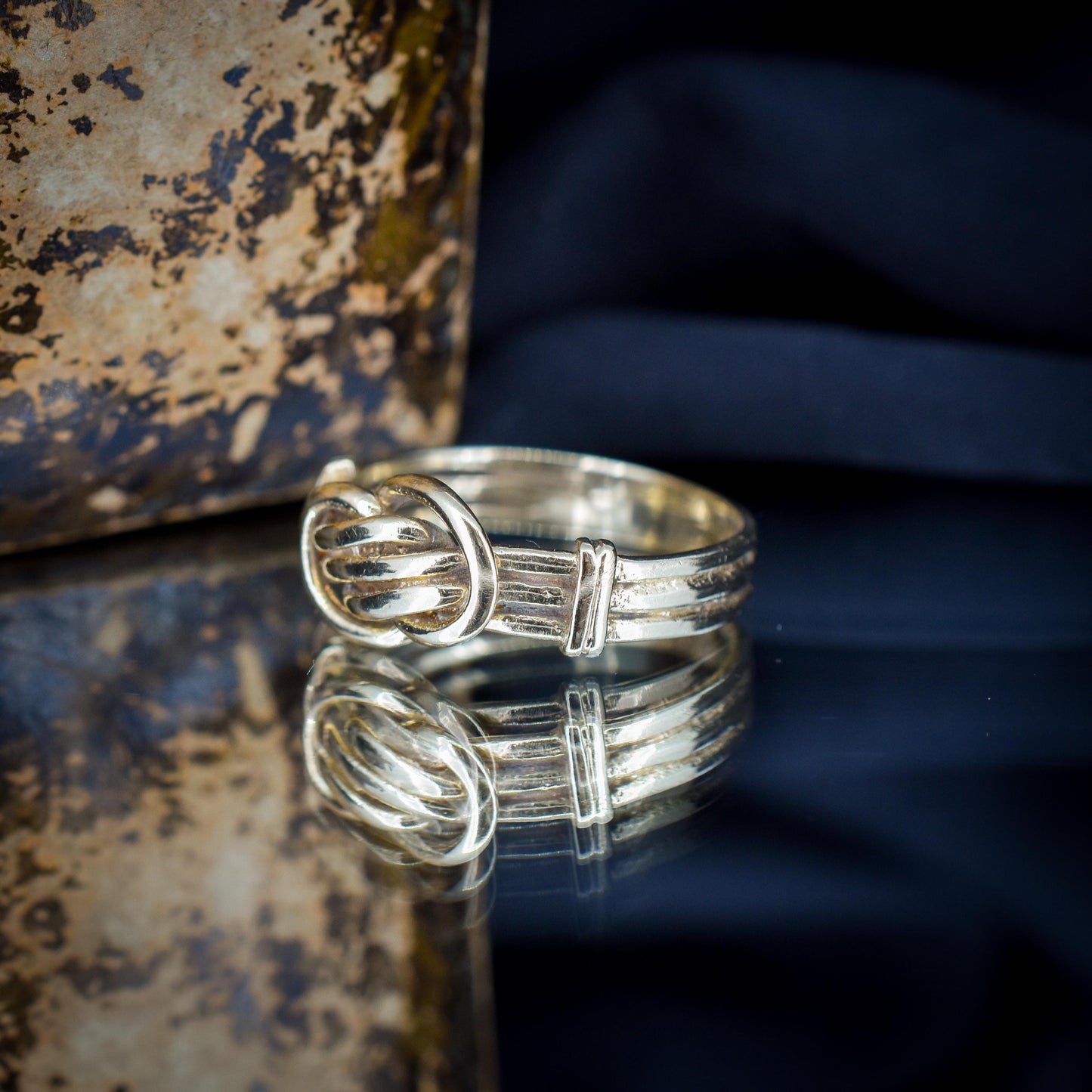 Vintage '1993' Lovers Knot 9ct Gold Ring Band
