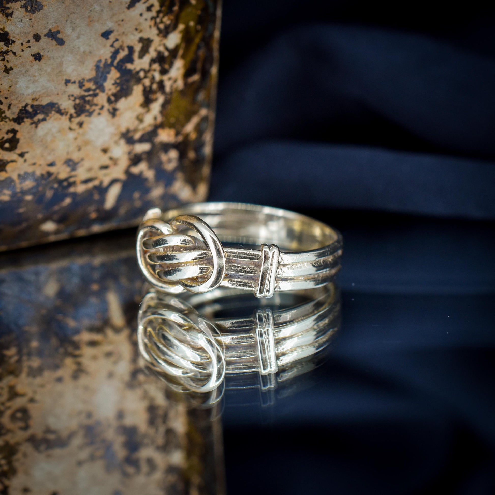 Vintage '1993' Lovers Knot 9ct Gold Ring Band