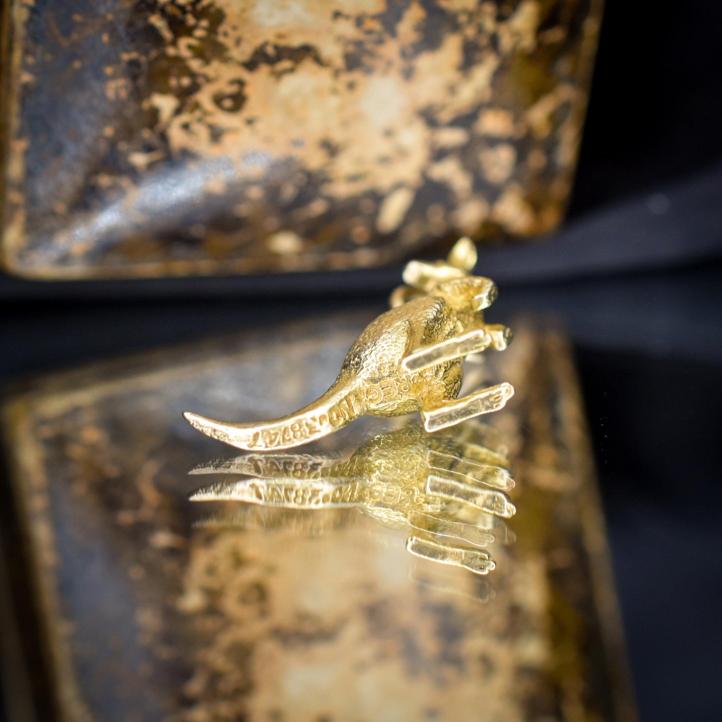 Vintage 9ct Yellow Gold Solid Kangaroo Animal Charm Pendant