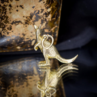 Vintage 9ct Yellow Gold Solid Kangaroo Animal Charm Pendant