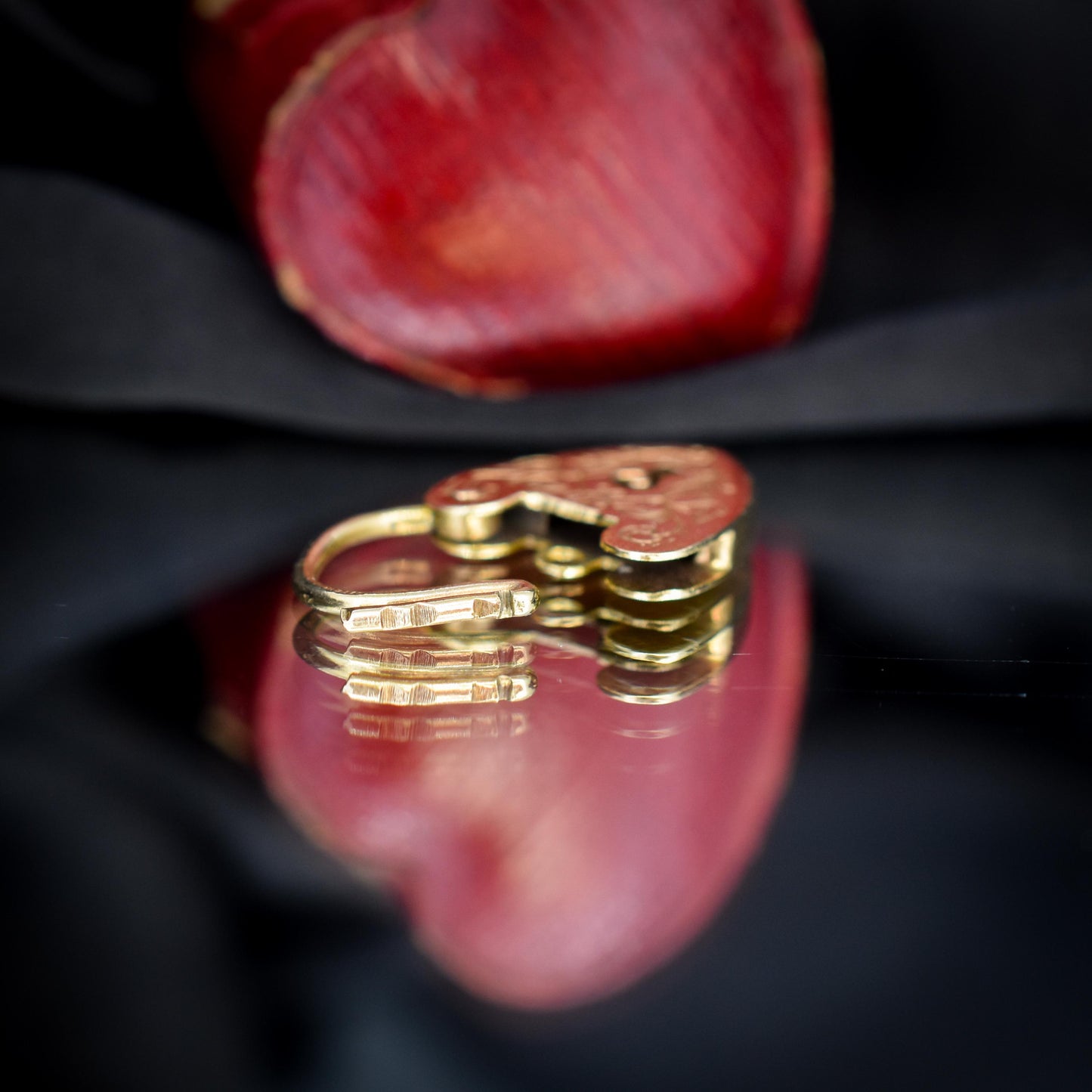 Vintage 9ct Yellow Gold Engraved Fancy Heart Padlock Charm Pendant