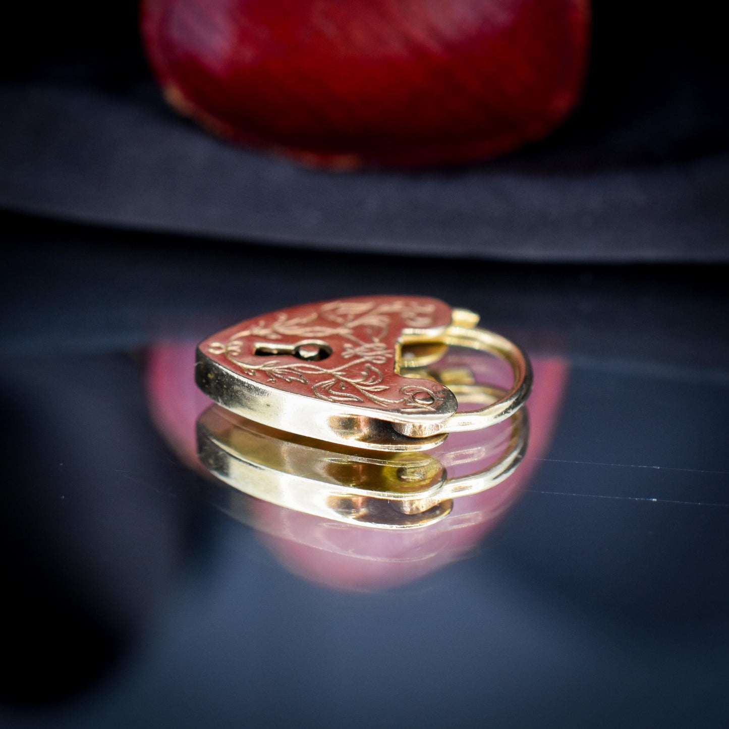 Vintage 9ct Yellow Gold Engraved Fancy Heart Padlock Charm Pendant