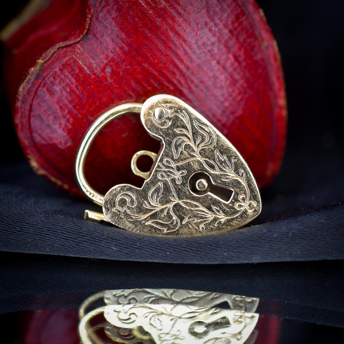 Vintage 9ct Yellow Gold Engraved Fancy Heart Padlock Charm Pendant