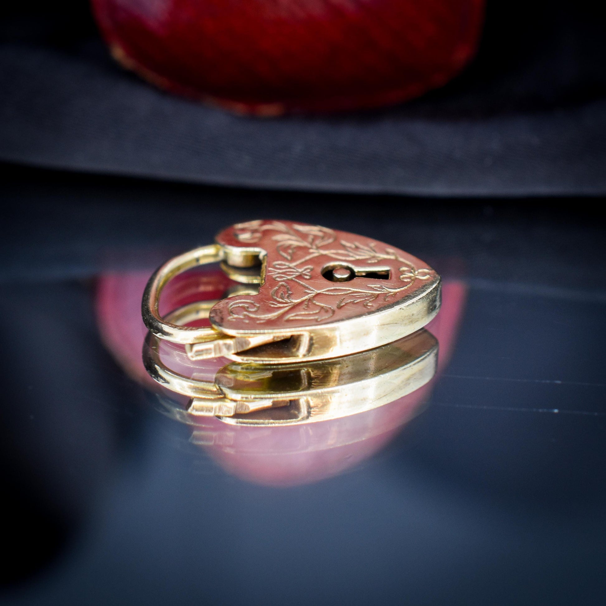 Vintage 9ct Yellow Gold Engraved Fancy Heart Padlock Charm Pendant