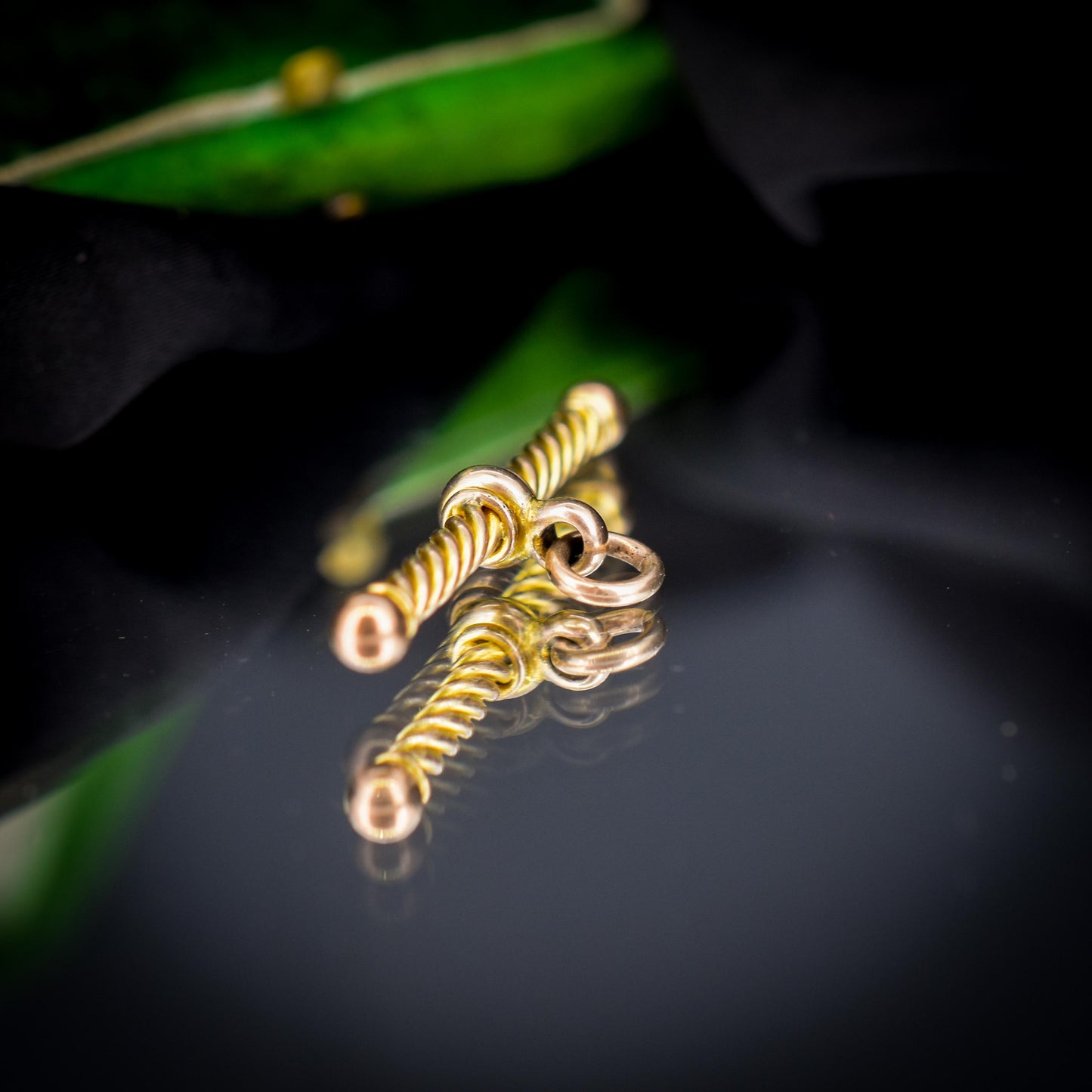 Antique 9ct Gold Fancy Twisted T-Bar Pendant Charm