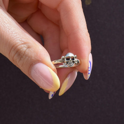 Vintage Sterling Silver Skull and Crossbones Ring