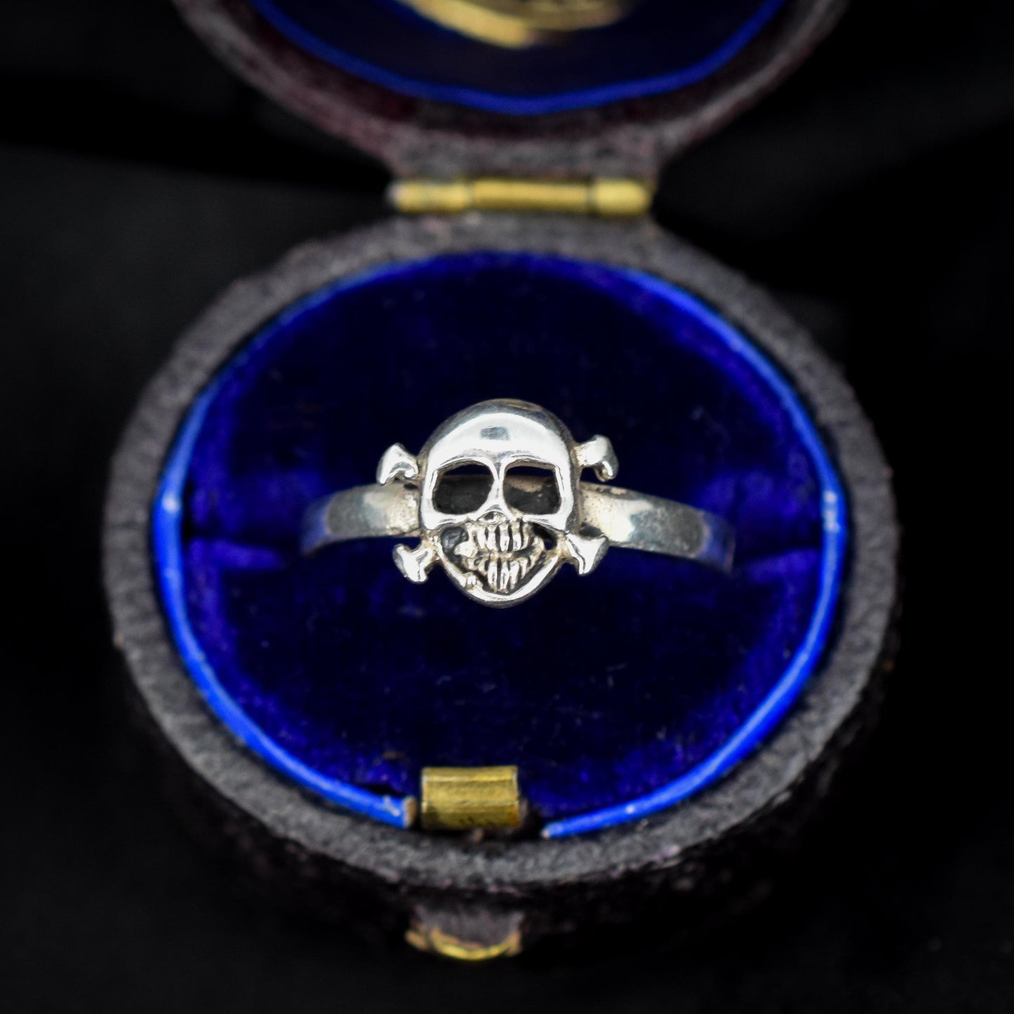 Vintage Sterling Silver Skull and Crossbones Ring