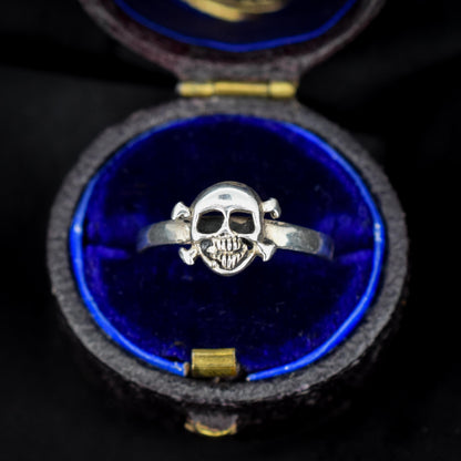 Vintage Sterling Silver Skull and Crossbones Ring