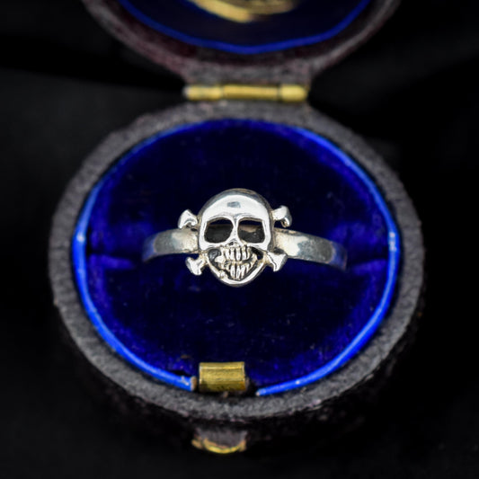 Vintage Sterling Silver Skull and Crossbones Ring