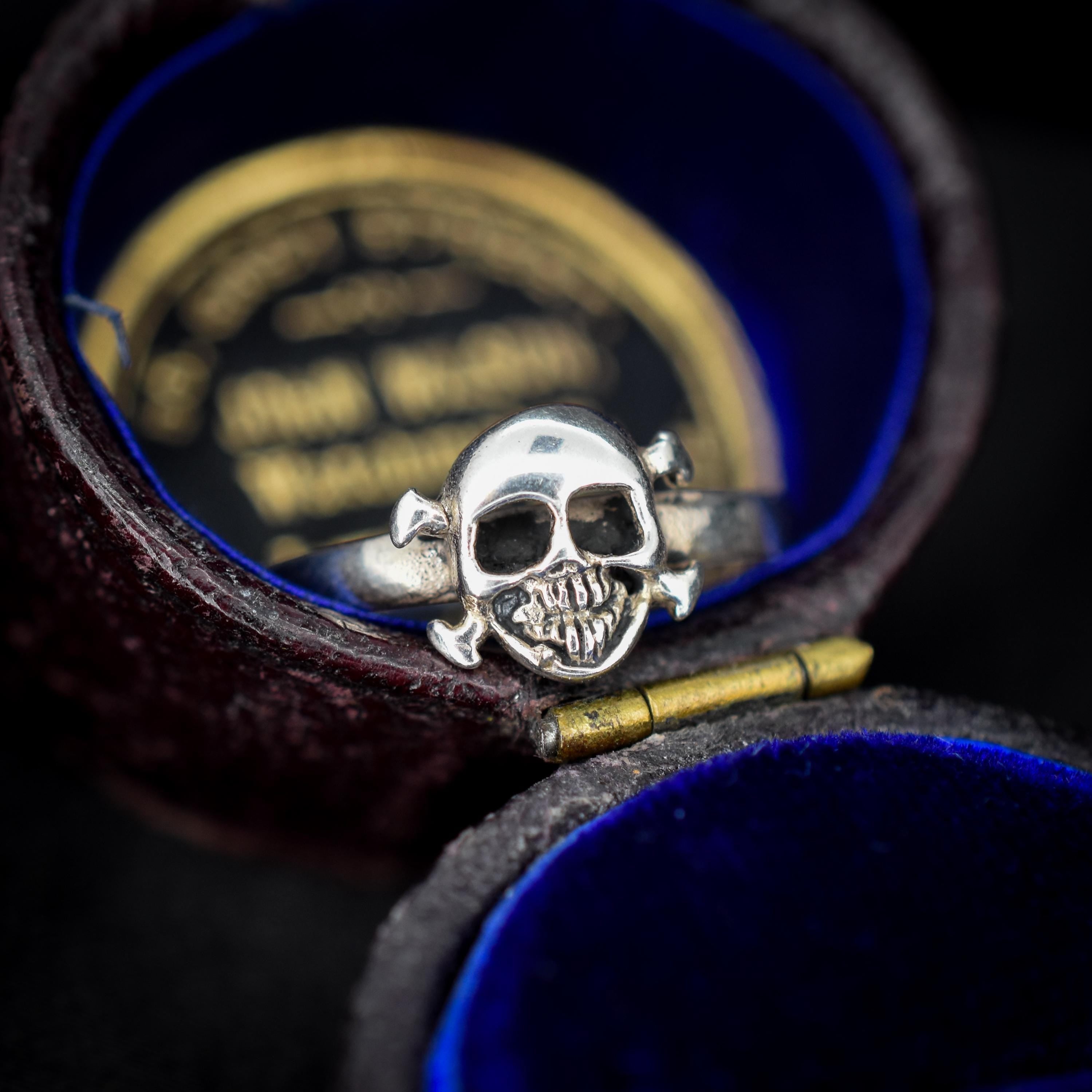 Vintage Sterling Silver Skull and Crossbones Ring – Lancastrian