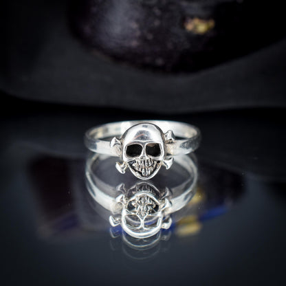 Vintage Sterling Silver Skull and Crossbones Ring