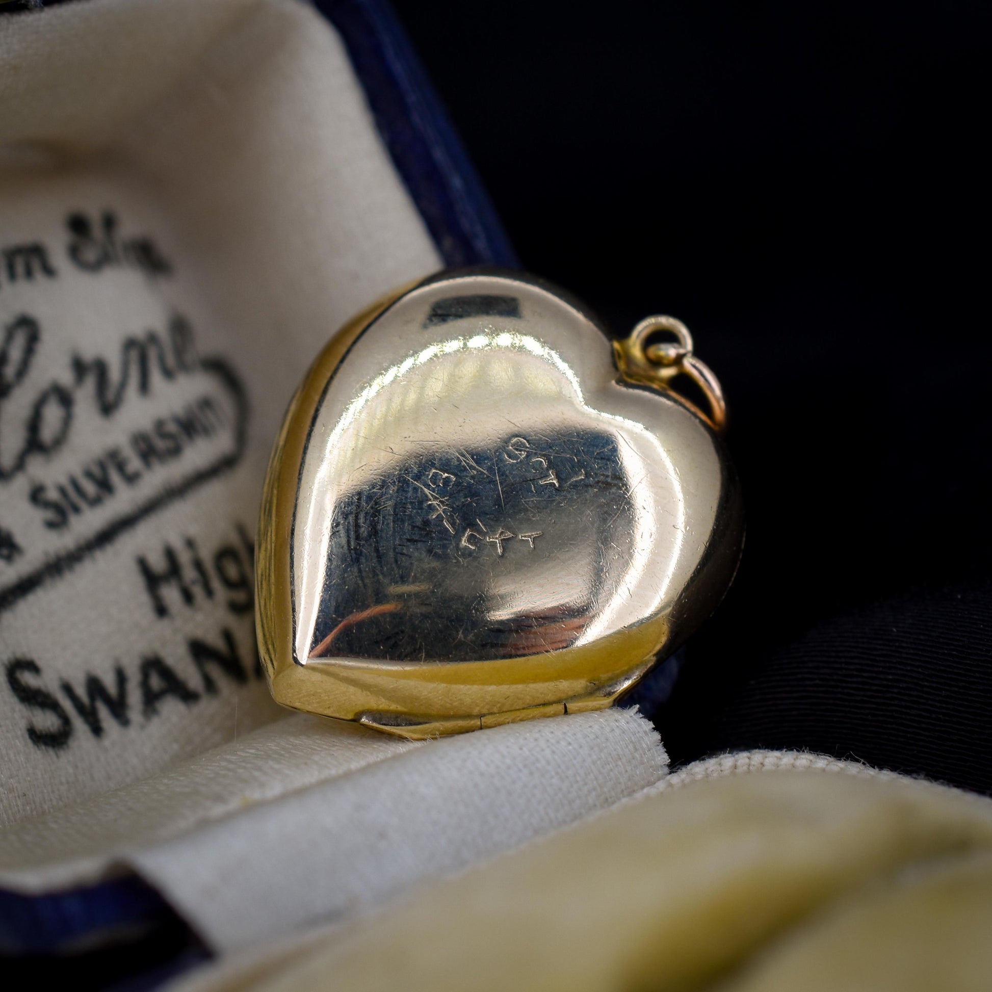 Vintage 9ct Yellow Gold Patterned Puffy Heart Locket Pendant