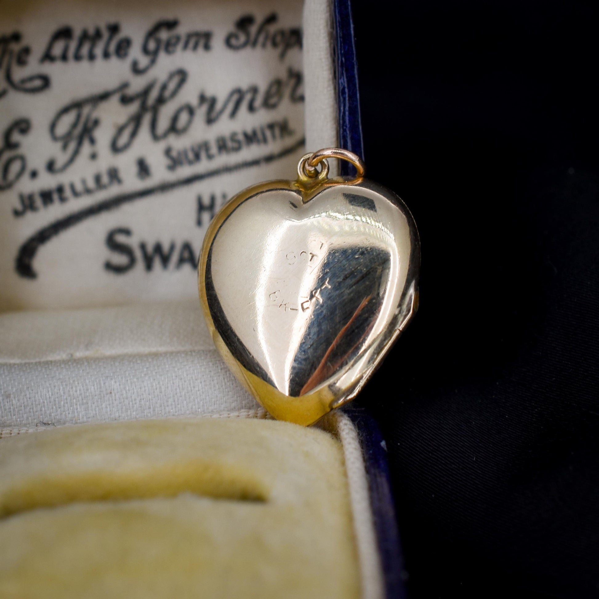 Vintage 9ct Yellow Gold Patterned Puffy Heart Locket Pendant
