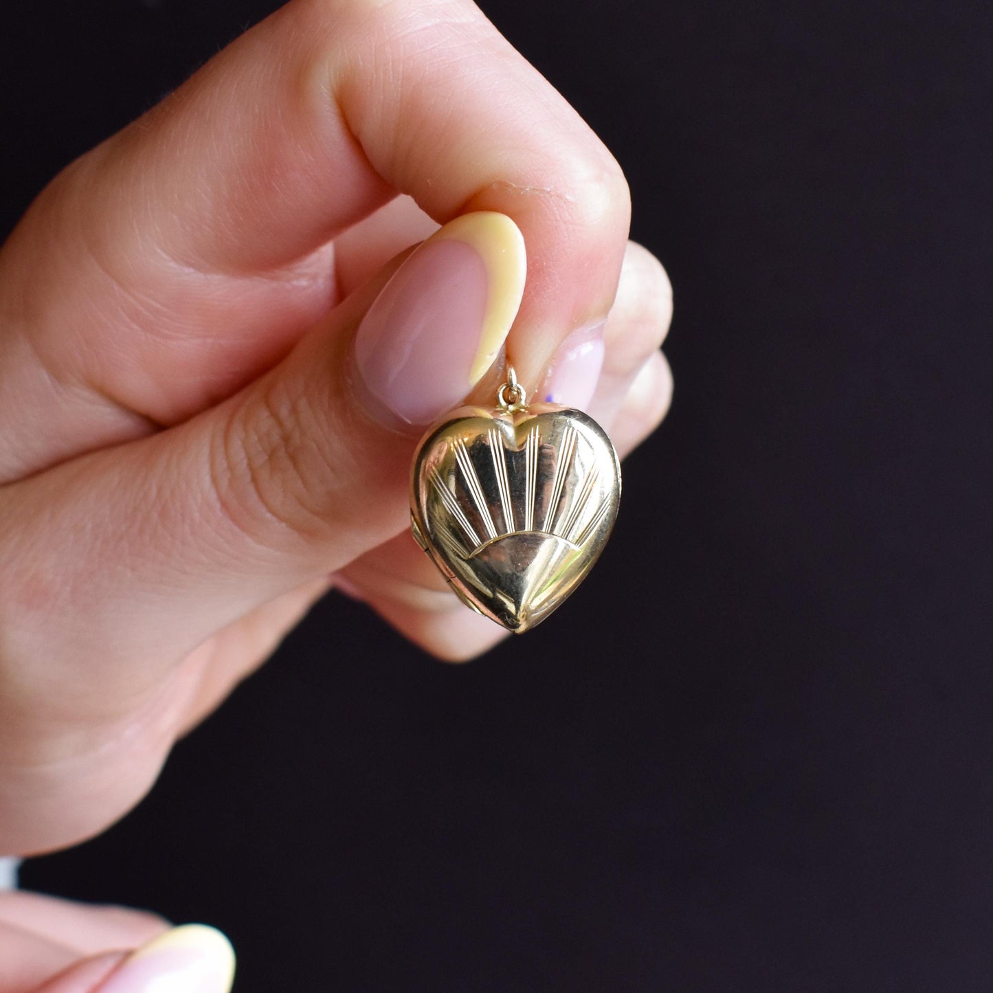 Vintage 9ct Yellow Gold Patterned Puffy Heart Locket Pendant