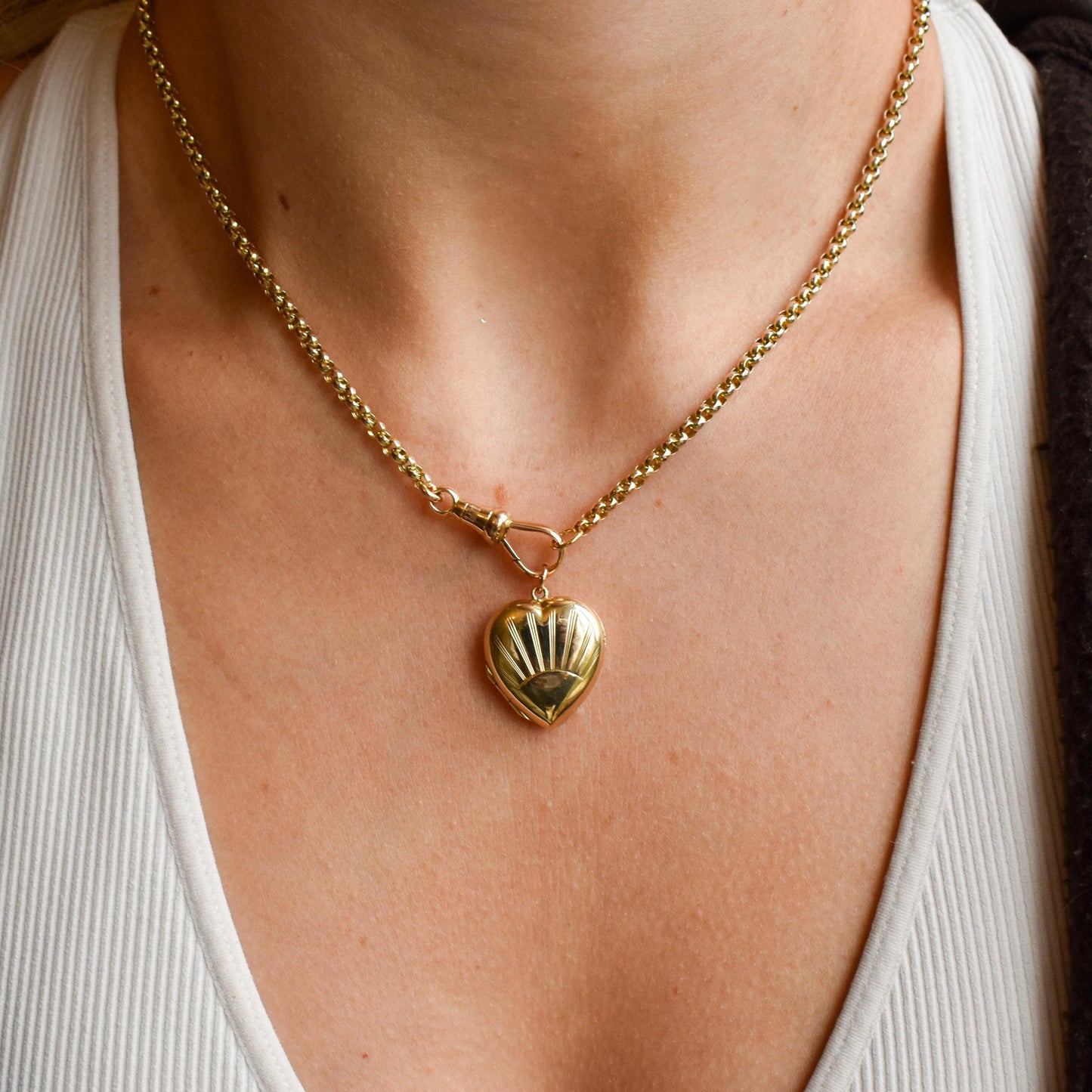 Vintage 9ct Yellow Gold Patterned Puffy Heart Locket Pendant