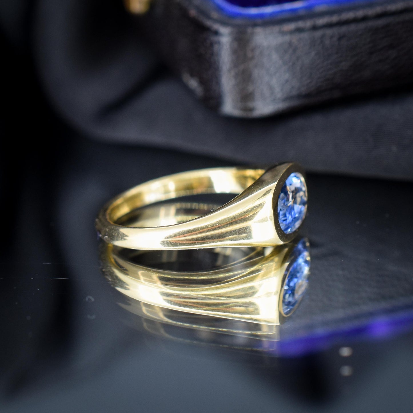 1.60ct Natural NO Heat Ceylon Blue Sapphire 18ct Gold Signet Ring Certified