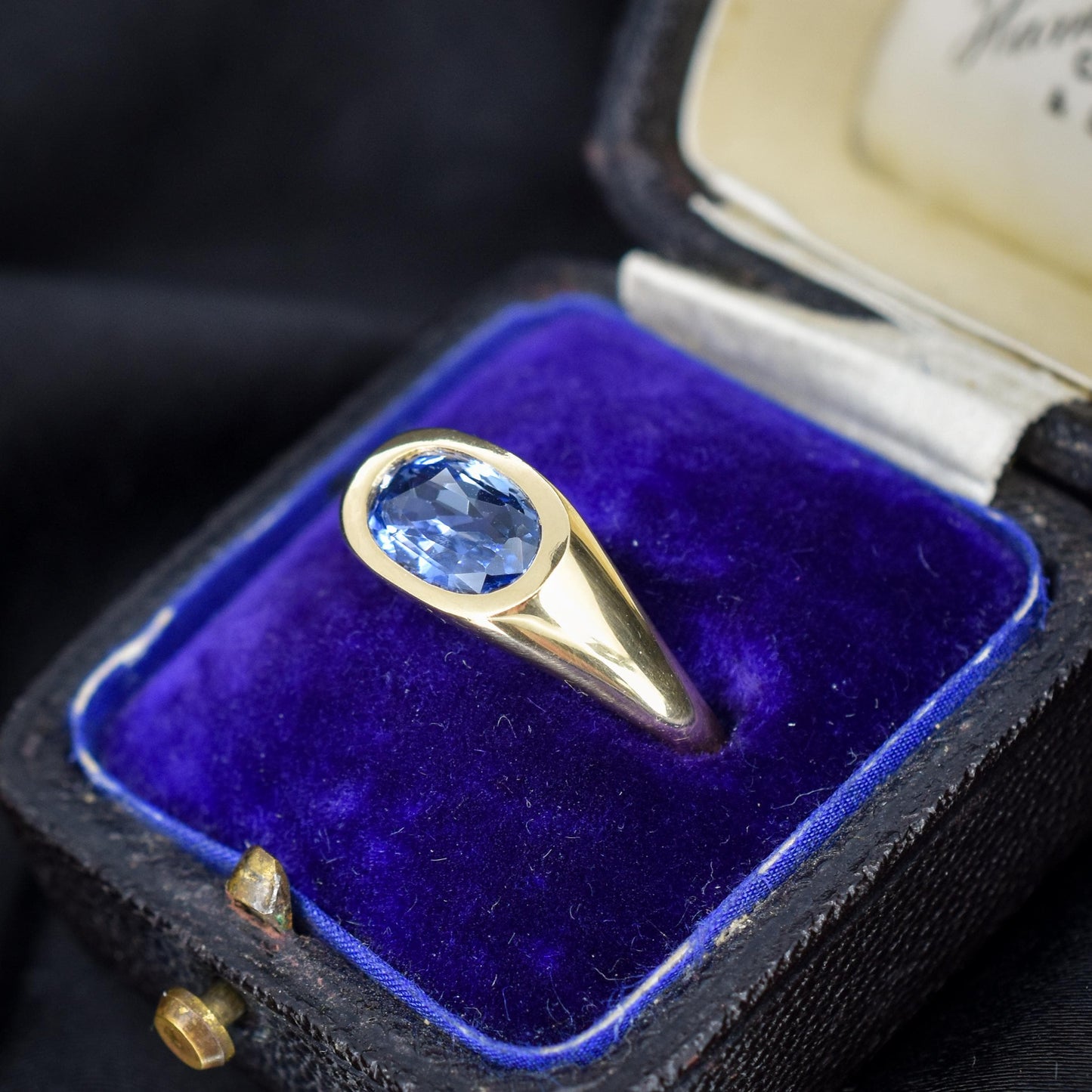 1.60ct Natural NO Heat Ceylon Blue Sapphire 18ct Gold Signet Ring Certified