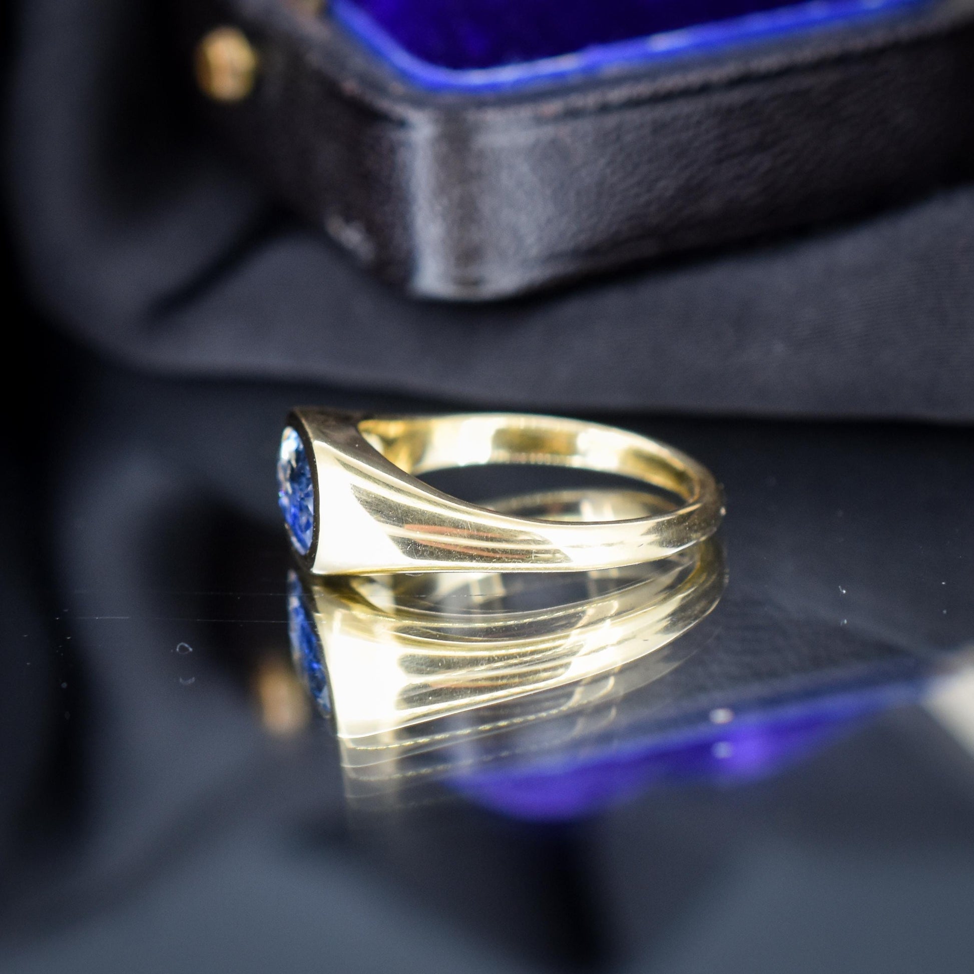 1.60ct Natural NO Heat Ceylon Blue Sapphire 18ct Gold Signet Ring Certified