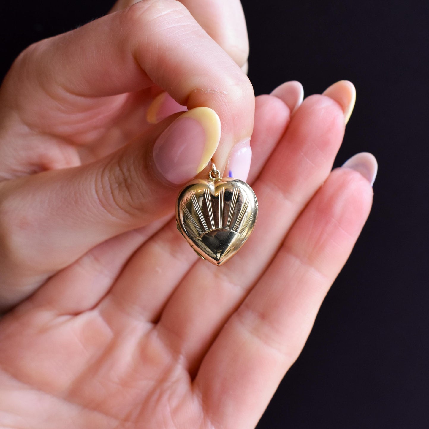 Vintage 9ct Yellow Gold Patterned Puffy Heart Locket Pendant