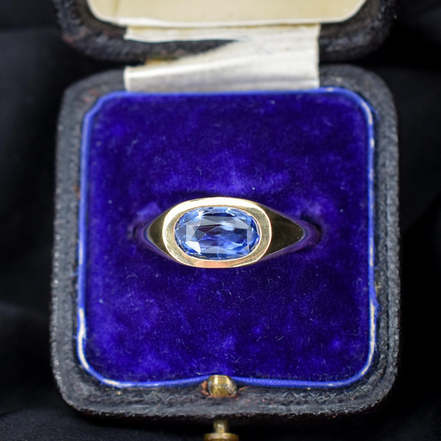 1.60ct Natural NO Heat Ceylon Blue Sapphire 18ct Gold Signet Ring Certified