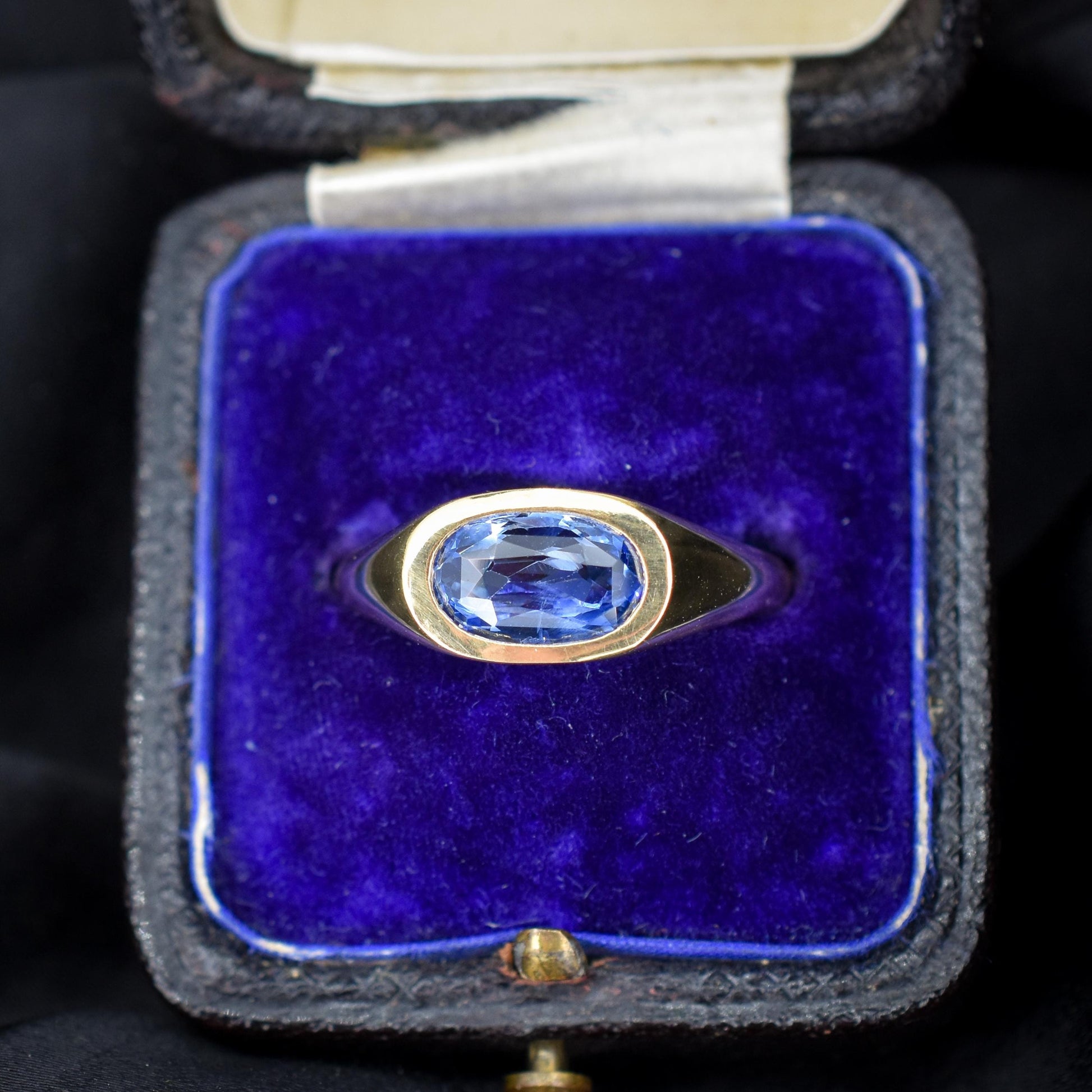 1.60ct Natural NO Heat Ceylon Blue Sapphire 18ct Gold Signet Ring Certified