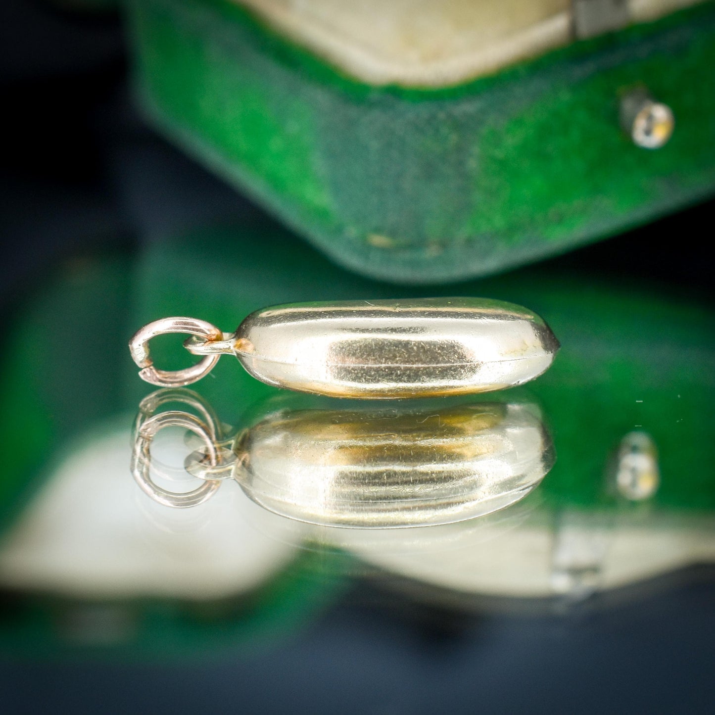 Vintage 9ct Yellow Gold Lucky Bean Charm Pendant | Birimingham 1970