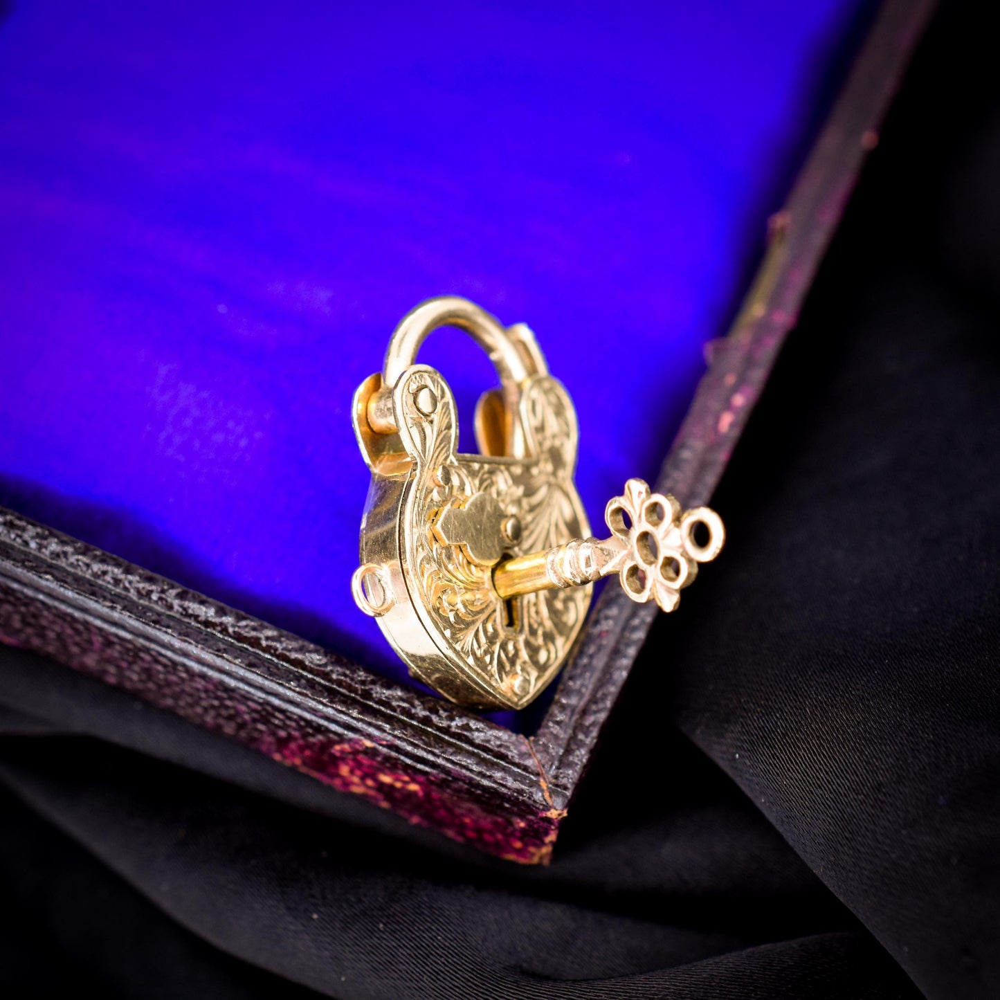 Vintage 9ct Yellow Gold Engraved Lock and Key Padlock Charm