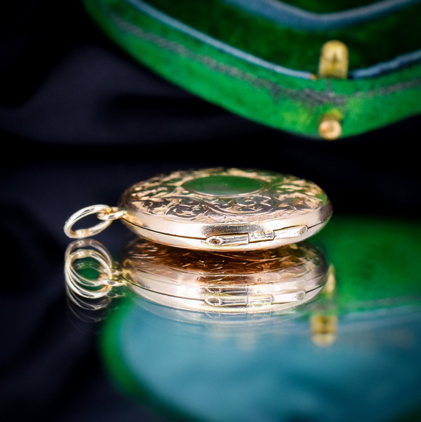 Antique 9ct Gold Engraved Round Fancy Locket | Birmingham 1919