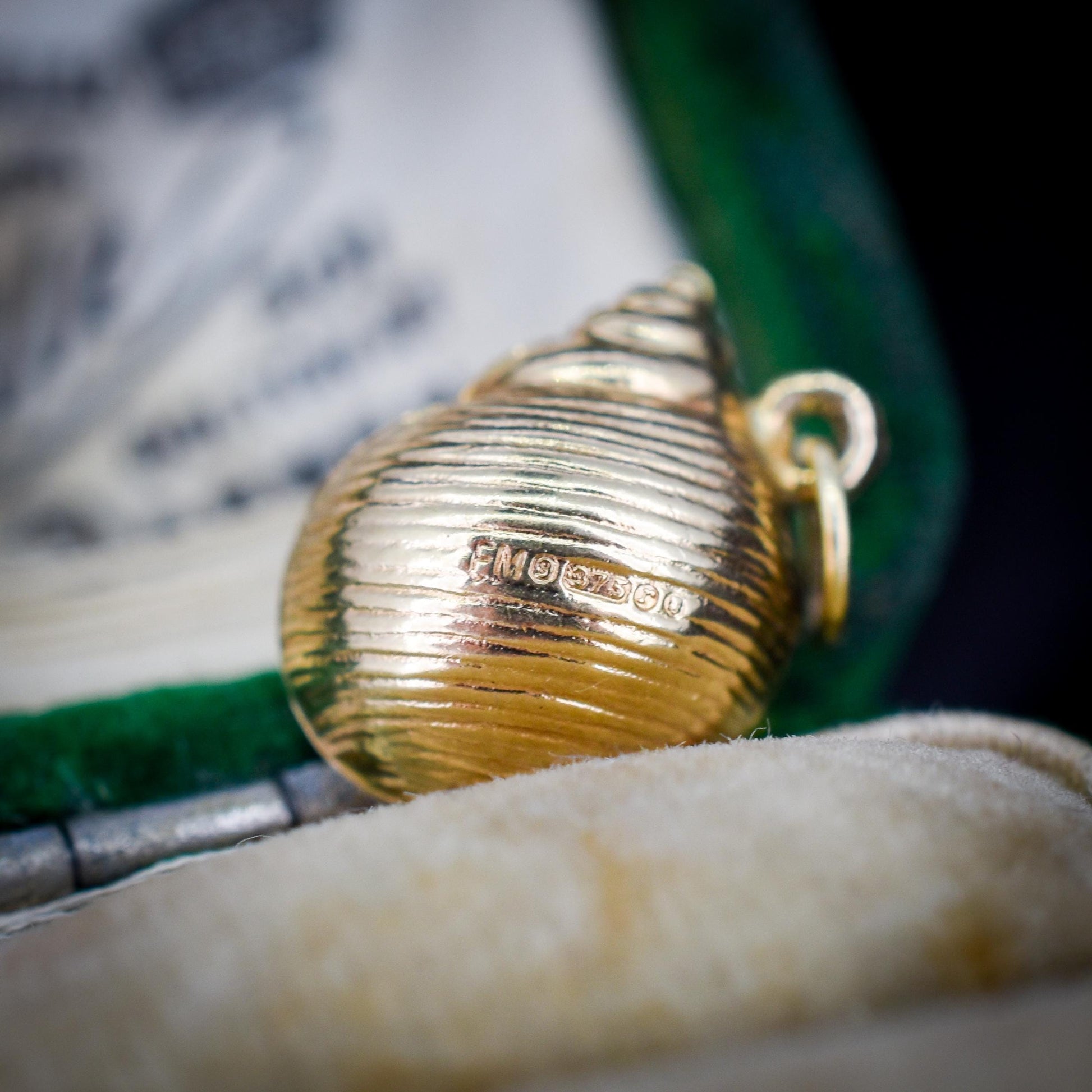 Vintage 9ct Gold Seashell Shell Charm Pendant