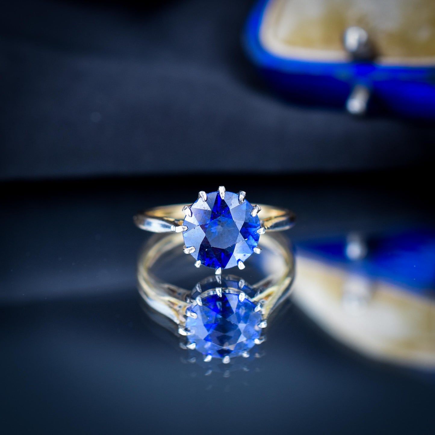 Vintage 2.60ct Round Sapphire Solitaire 18ct Gold Ring