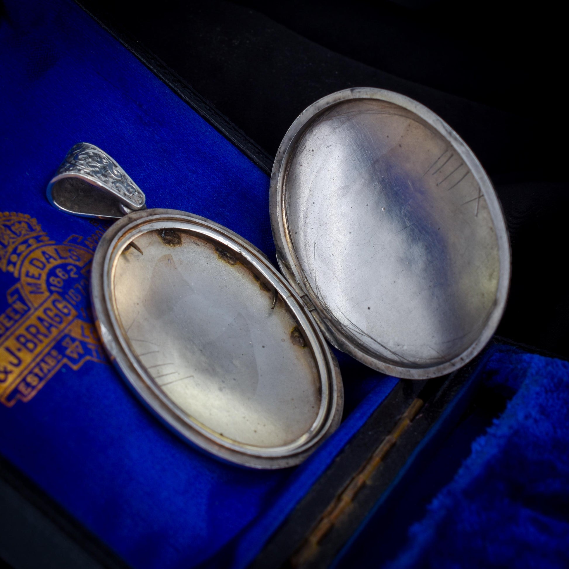 Antique Victorian Sterling Silver Oval Engraved Photo Locket Pendant