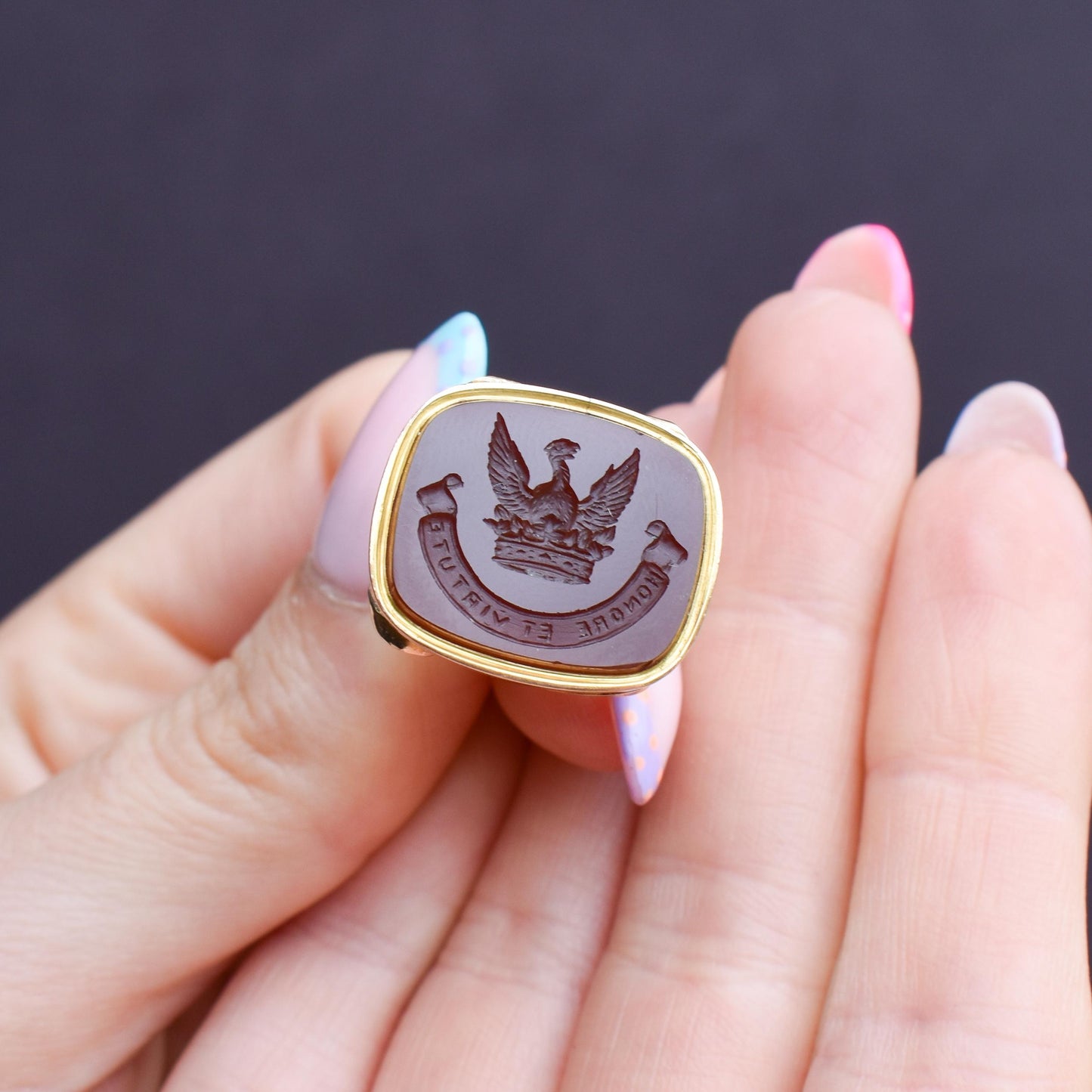 Antique 'HONORE ET VIRTUTE' Agate 9ct Gold Locket Fob | Dated 1913