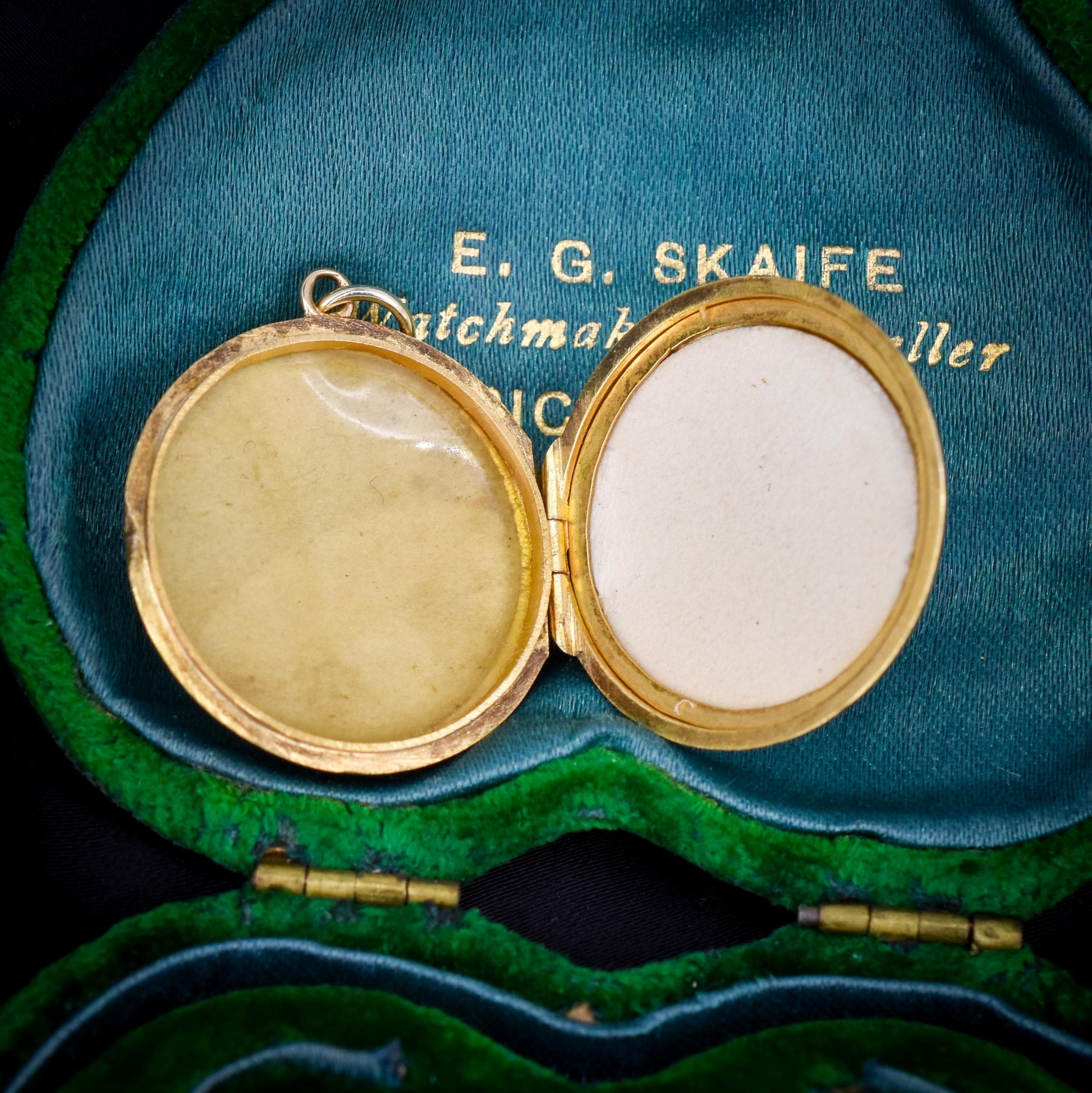 Antique 9ct Gold Engraved Round Fancy Locket | Birmingham 1919