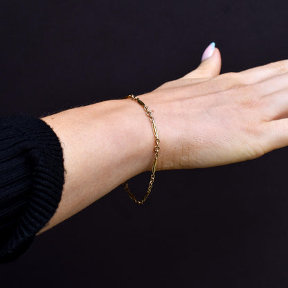 Antique Fancy Link 10ct Gold Bracelet with Bolt Ring | 7.25"