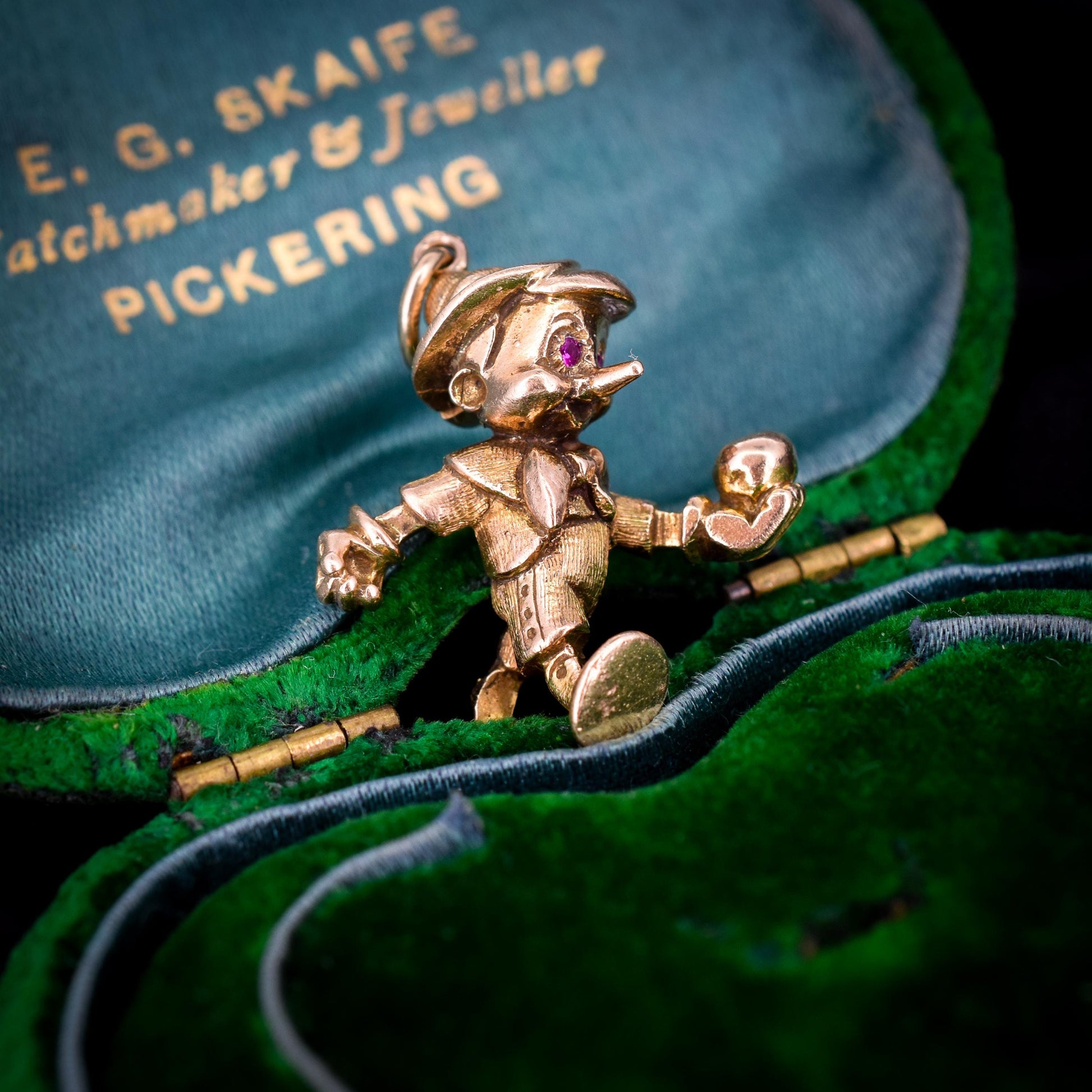 Vintage 9ct Solid Gold Disney Pinocchio with Ruby Eyes Charm Pendant
