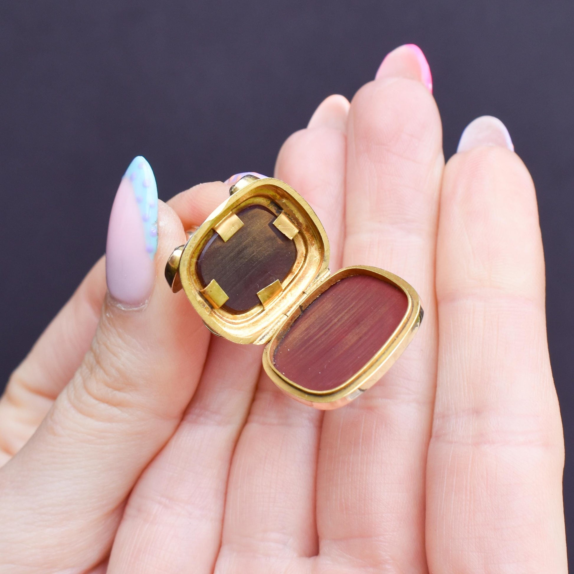 Antique 'HONORE ET VIRTUTE' Agate 9ct Gold Locket Fob | Dated 1913