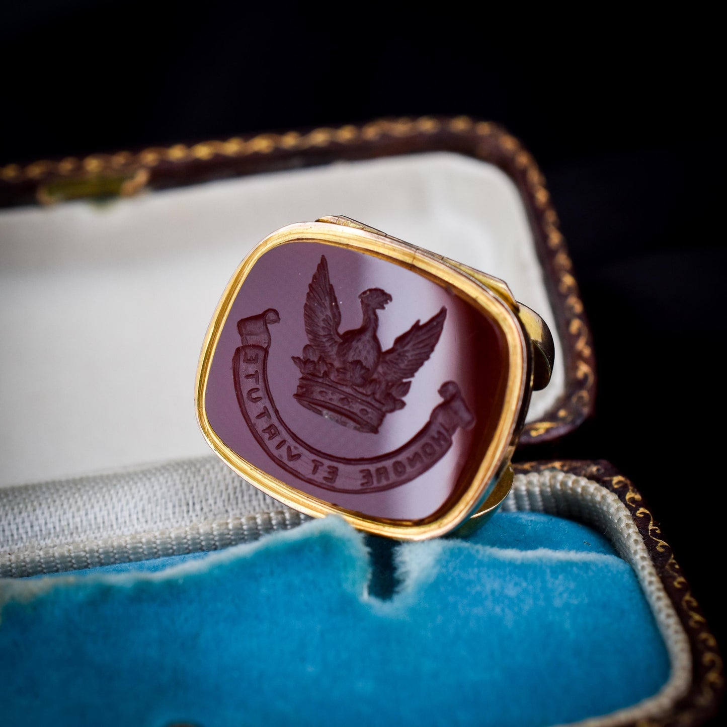 Antique 'HONORE ET VIRTUTE' Agate 9ct Gold Locket Fob | Dated 1913