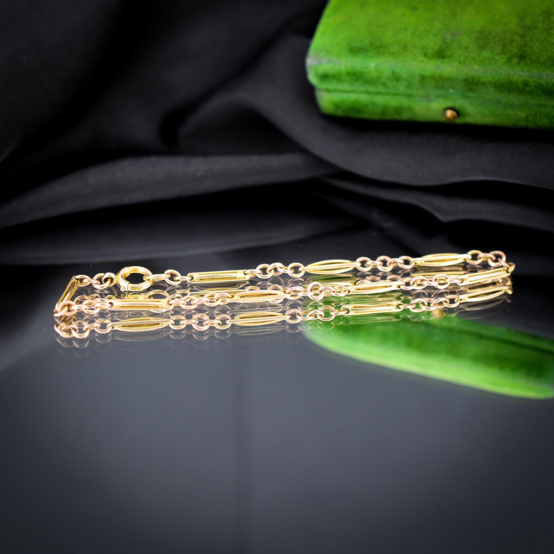 Antique Fancy Link 10ct Gold Bracelet with Bolt Ring | 7.25"