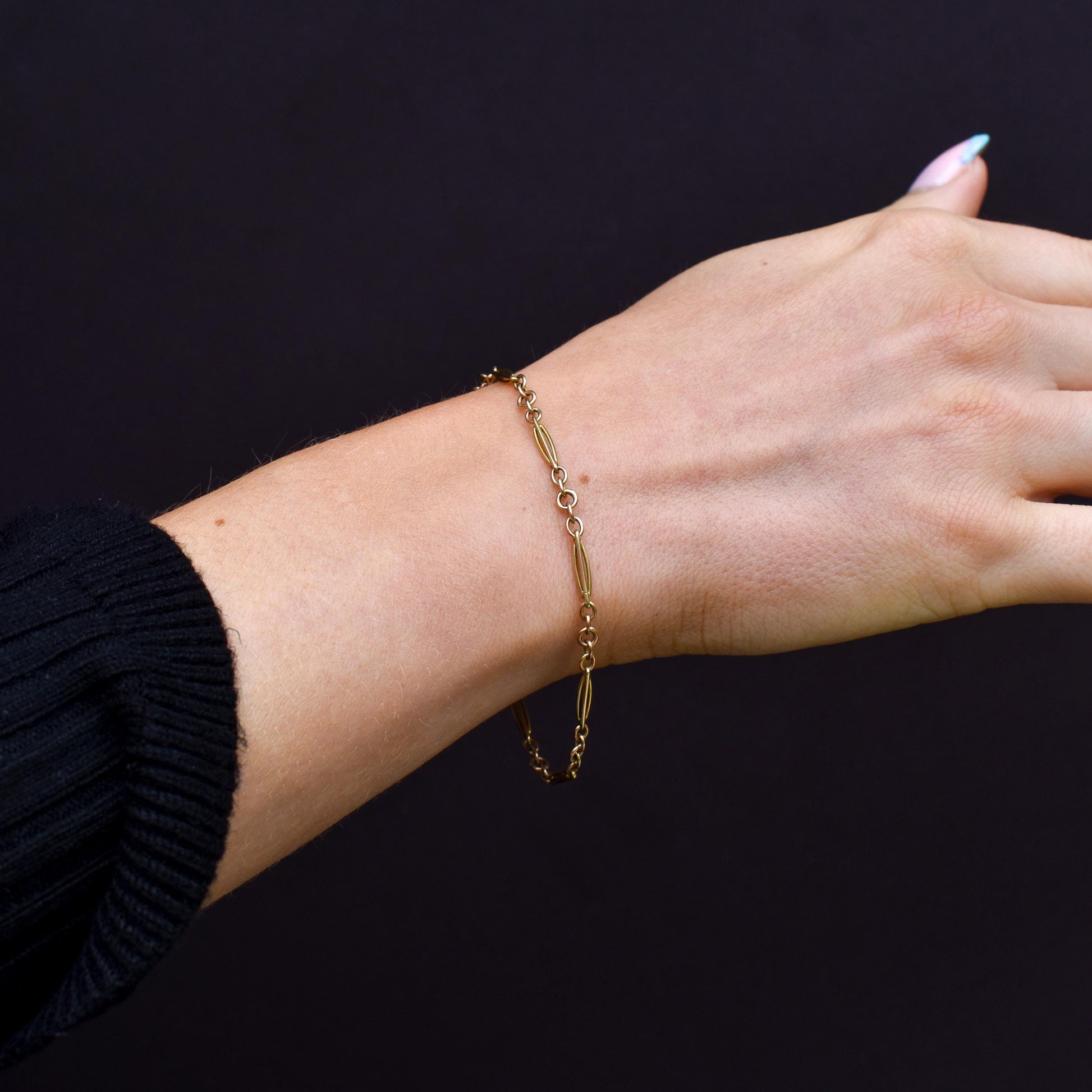 Antique Fancy Link 10ct Gold Bracelet with Bolt Ring | 7.25"