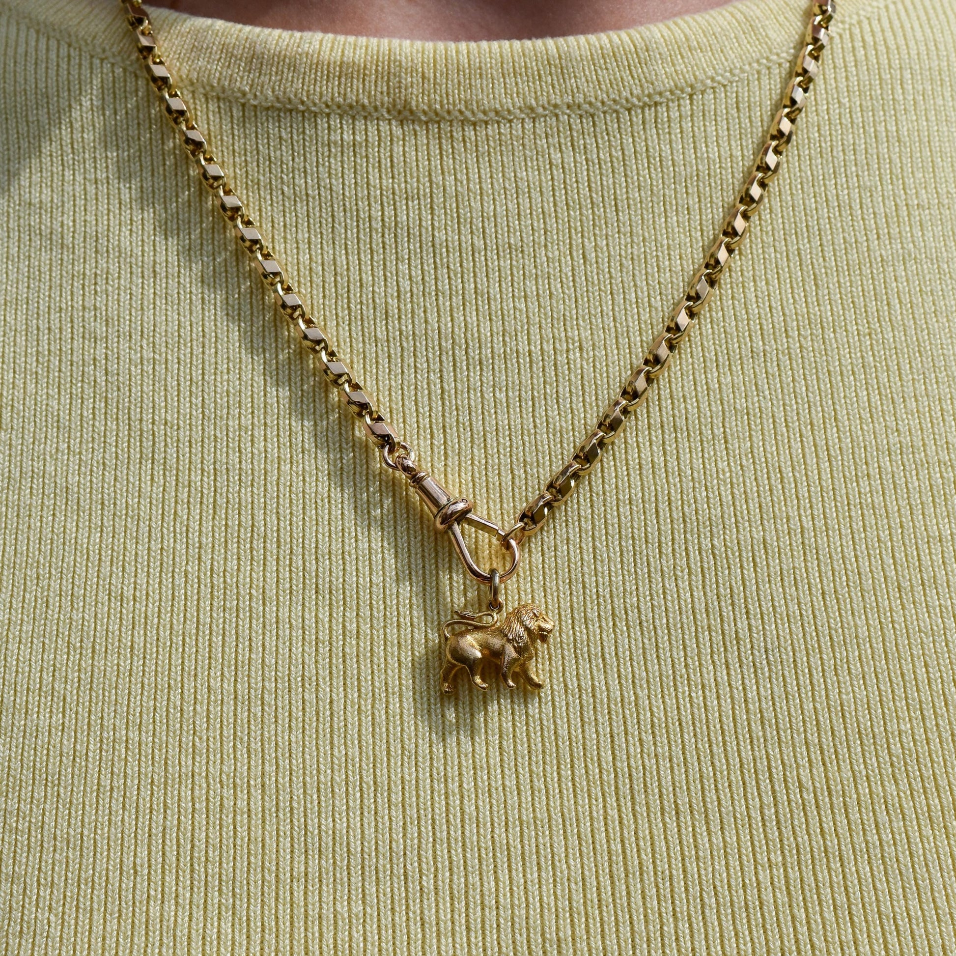 Vintage 9ct Yellow Gold Lion Animal Charm Pendant | Dated 1957