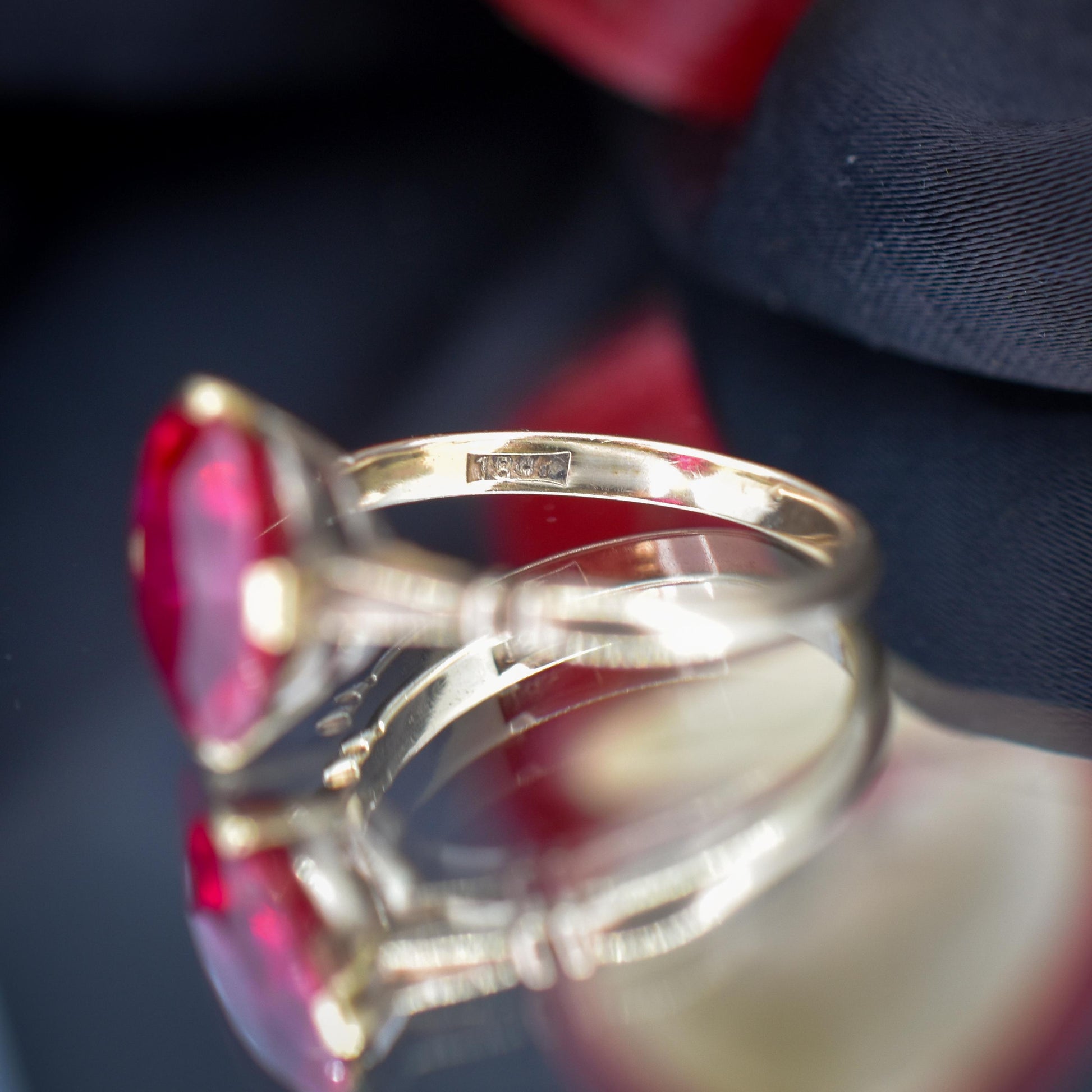 Vintage Art Deco 2.81ct Oval Ruby Solitaire 18ct Gold Ring