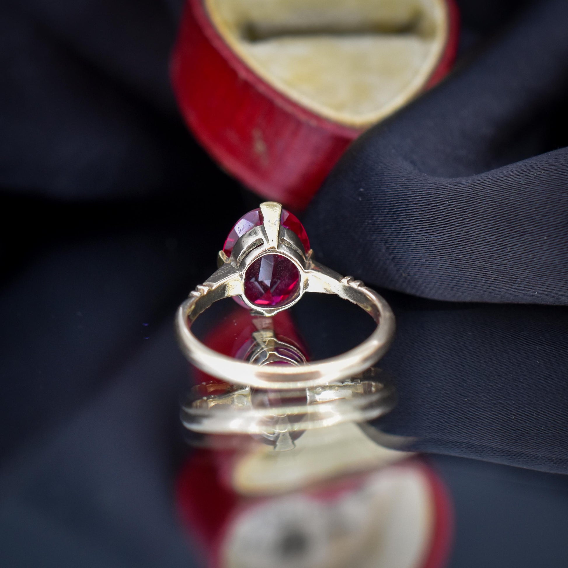 Vintage Art Deco 2.81ct Oval Ruby Solitaire 18ct Gold Ring