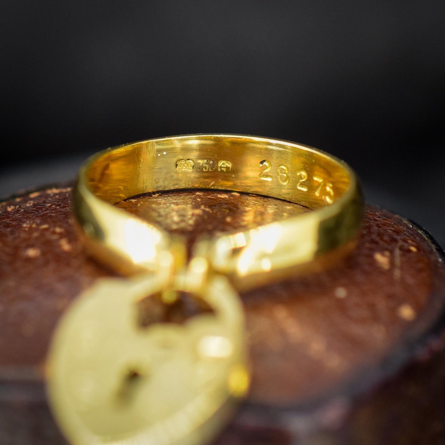 Vintage Heart Padlock Drop 18ct Yellow Gold Band Ring