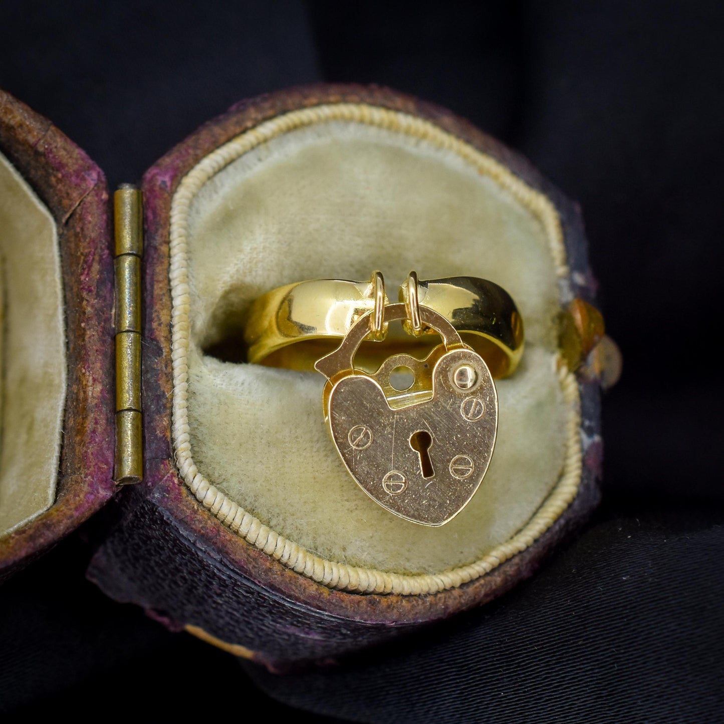 Vintage Heart Padlock Drop 18ct Yellow Gold Band Ring