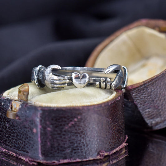 Vintage Clasped Hand Fede Gimmel Sterling Silver Ring