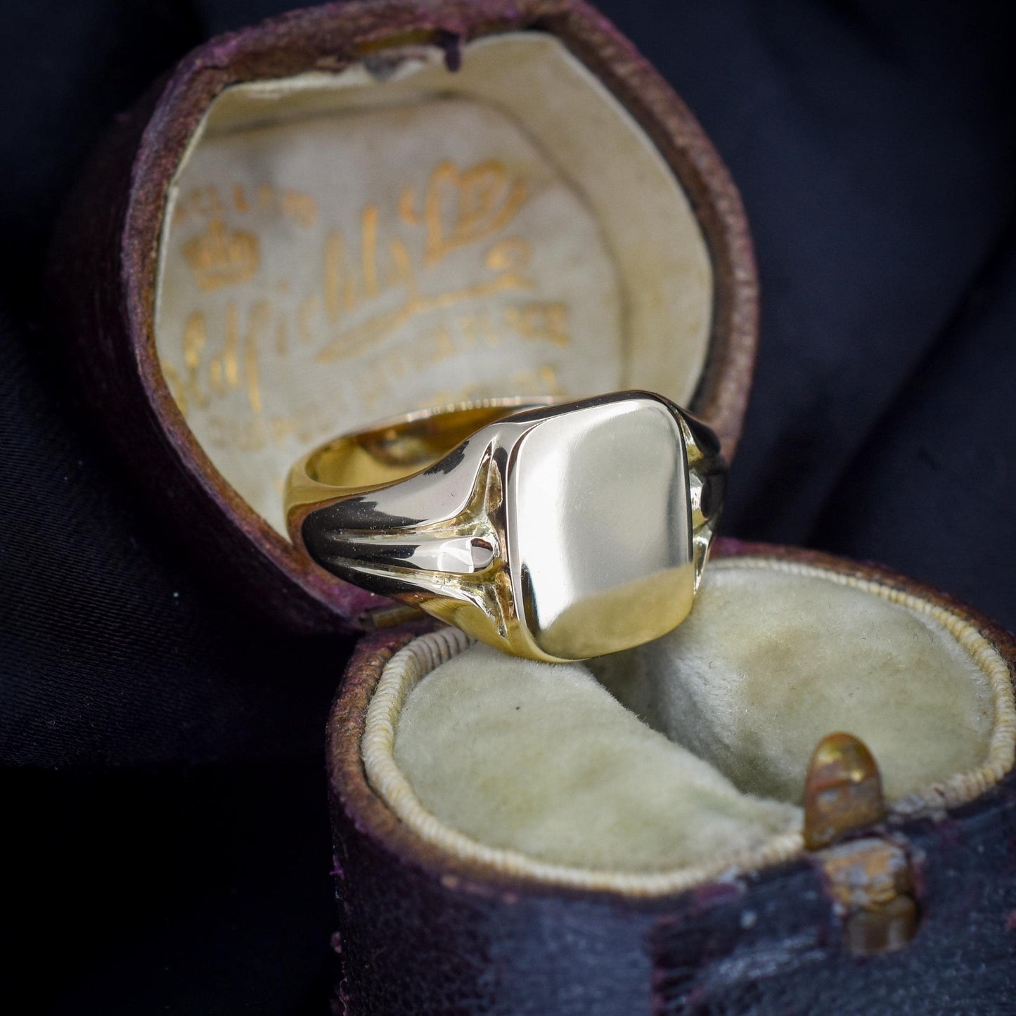 Vintage Solid 9ct Gold Plain Rectangle Signet Ring | Birmingham 1971